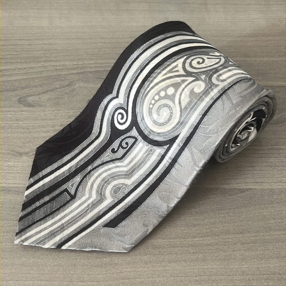 Vintage Palatina 100% Italian Silk Black & Grey Patterned Necktie